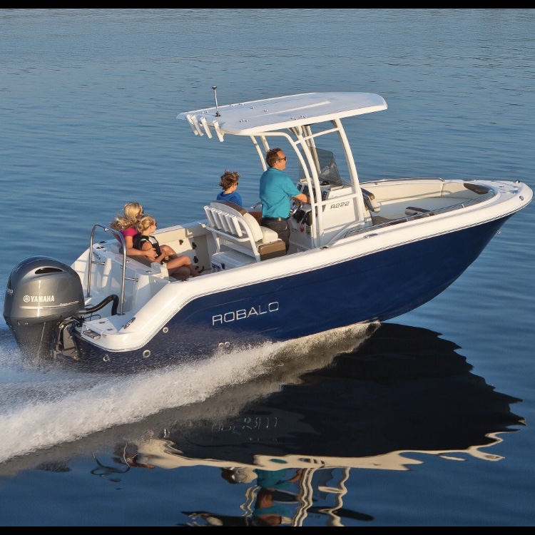 Robalo R222 Center Console | Boyne Watersports